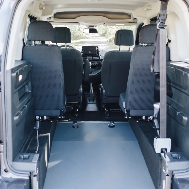 A VENIR- CITROEN BERLINGO TPMR 130CV VERSION MAX - BOITE AUTOMATIQUE -   3 OU 4 PLACES ASSISES SELON BESOINS+1 FAUTEUIL ROULANT                                - NOUS CONSULTER